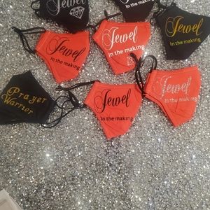 Filtered face mask with filter